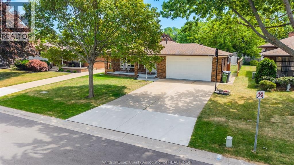 386 Woodridge, Tecumseh, ON, N8N 3A8