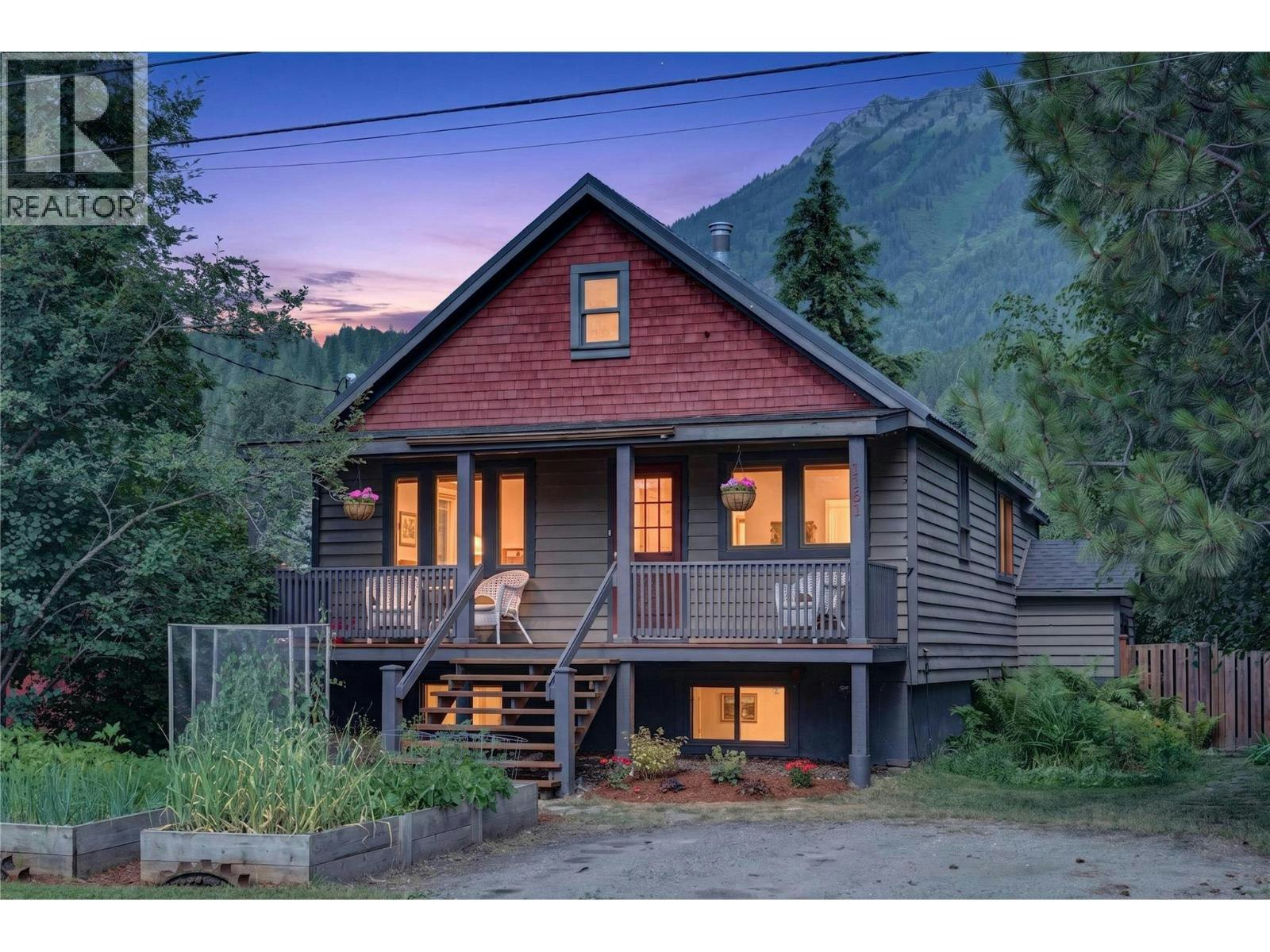 1161 10th Avenue, Fernie, BC, V0B 1M5
