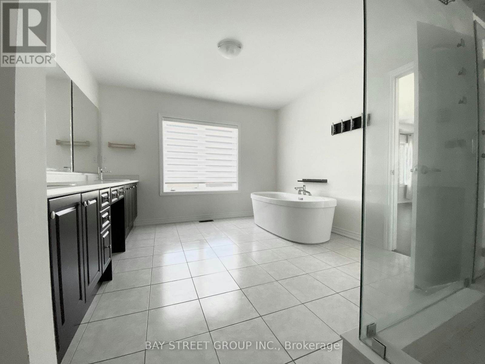 10 Upbound Court, East Gwillimbury, ON, L9N 0W1 - 8