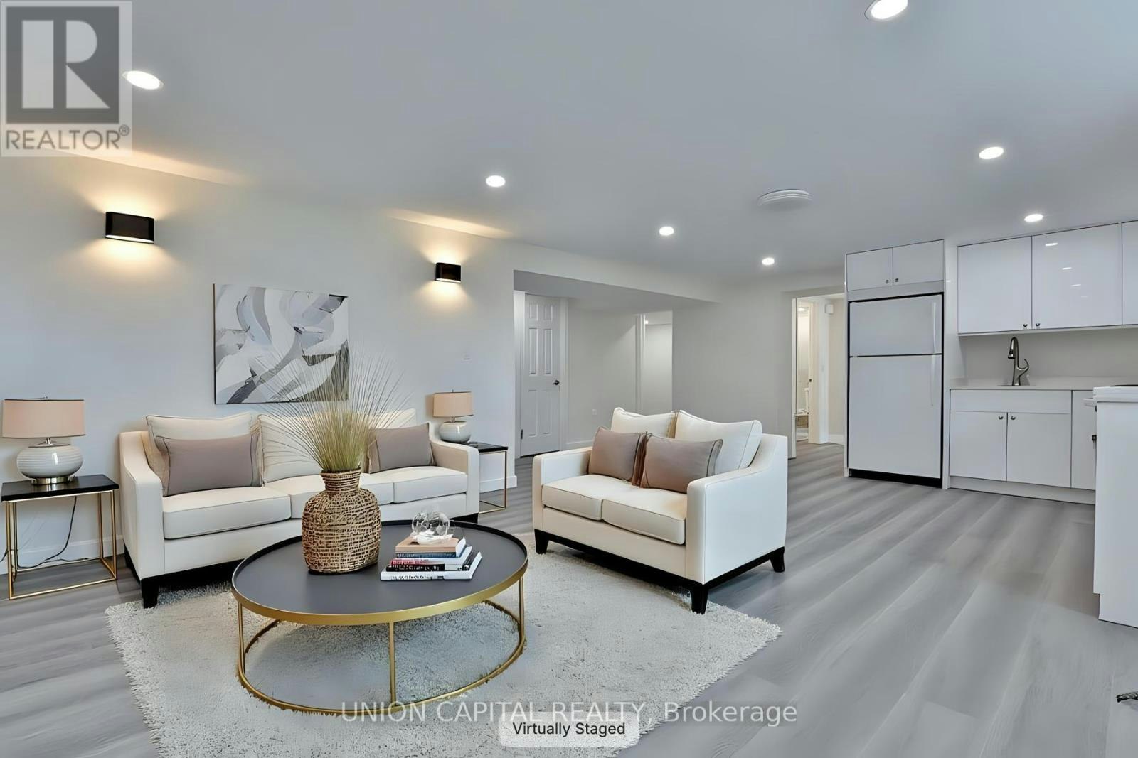 383 Neal Drive, Richmond Hill, ON, L4C 3L6