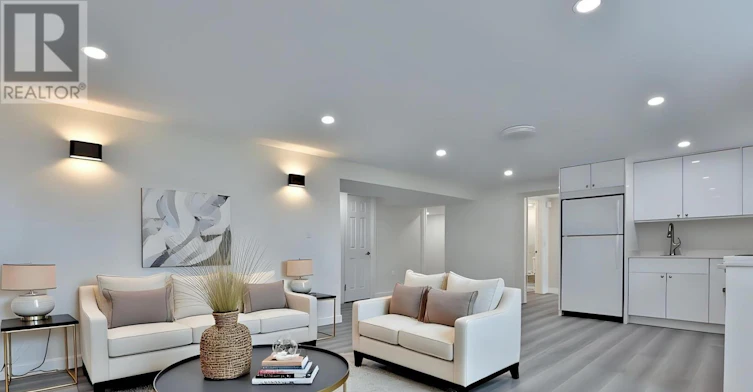 383 Neal Drive, Richmond Hill, ON, L4C 3L6