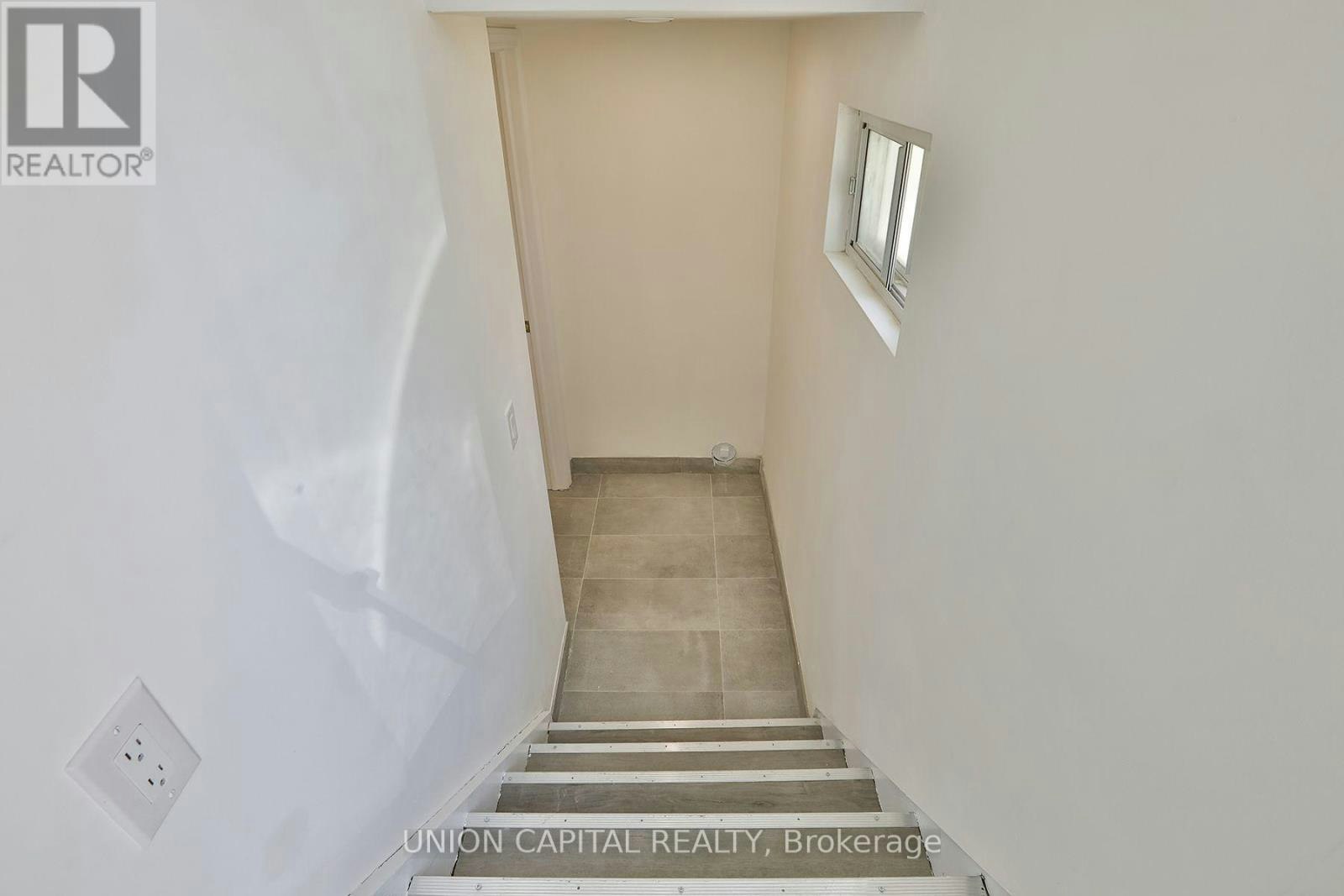 383 Neal Drive, Richmond Hill, ON, L4C 3L6 - 3