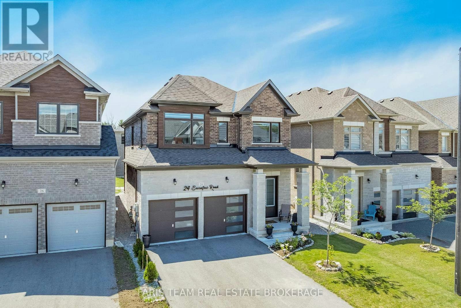 24 Sassafras Road, Springwater, ON, L9X 2C6