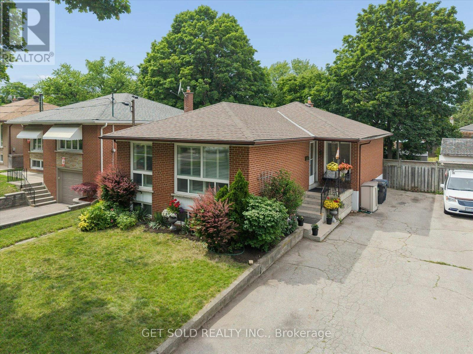 32 Checkendon Drive, Toronto, ON, M9W 2Y9