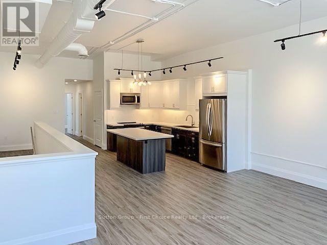 UPPER-41 Market Place, Stratford, ON, N5A 1A4 - 12