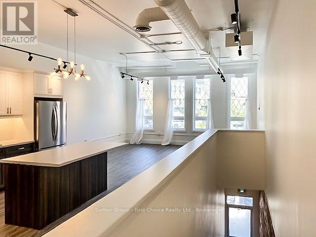 UPPER-41 Market Place, Stratford, ON, N5A 1A4 - 5