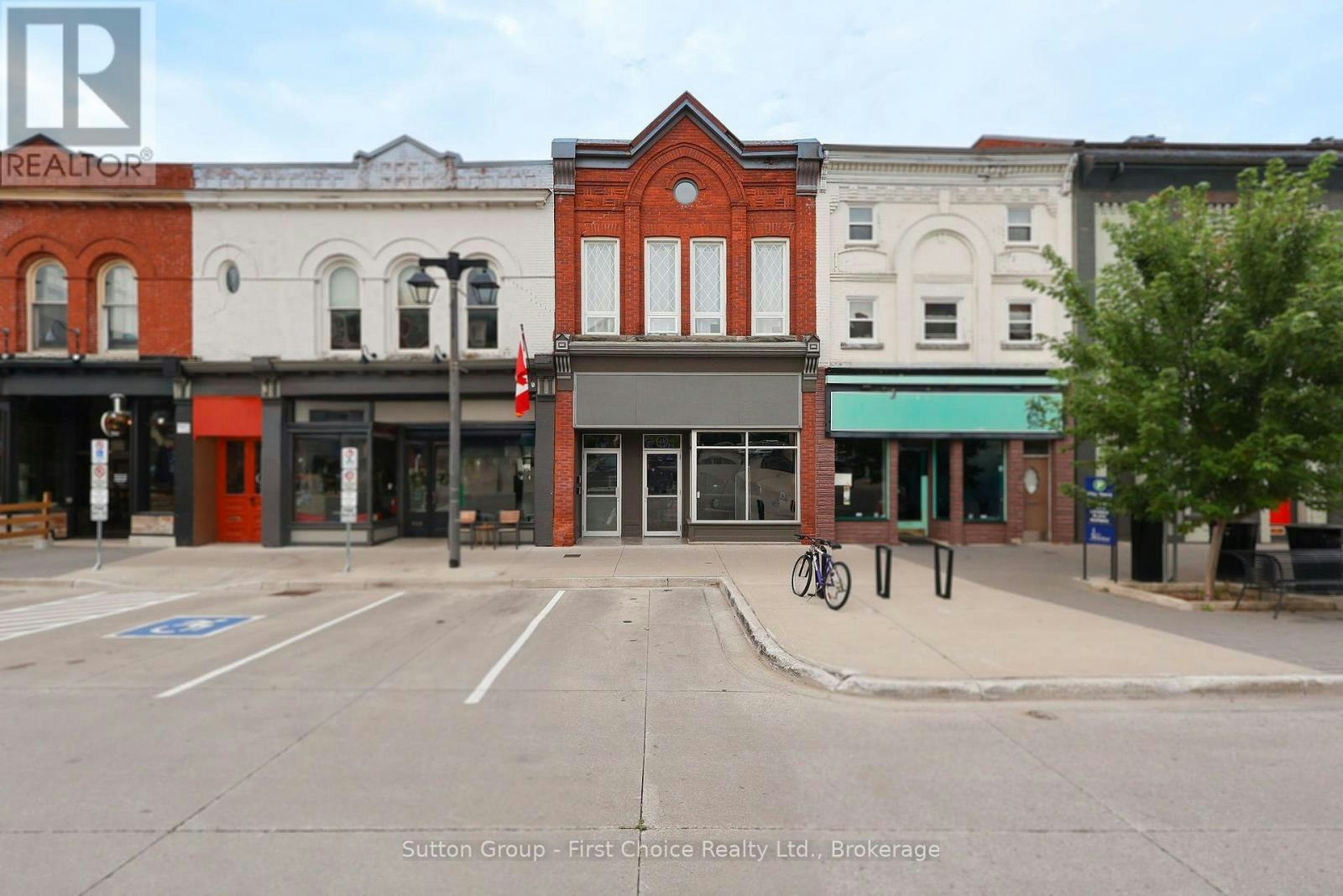 UPPER-41 Market Place, Stratford, ON, N5A 1A4 - 2