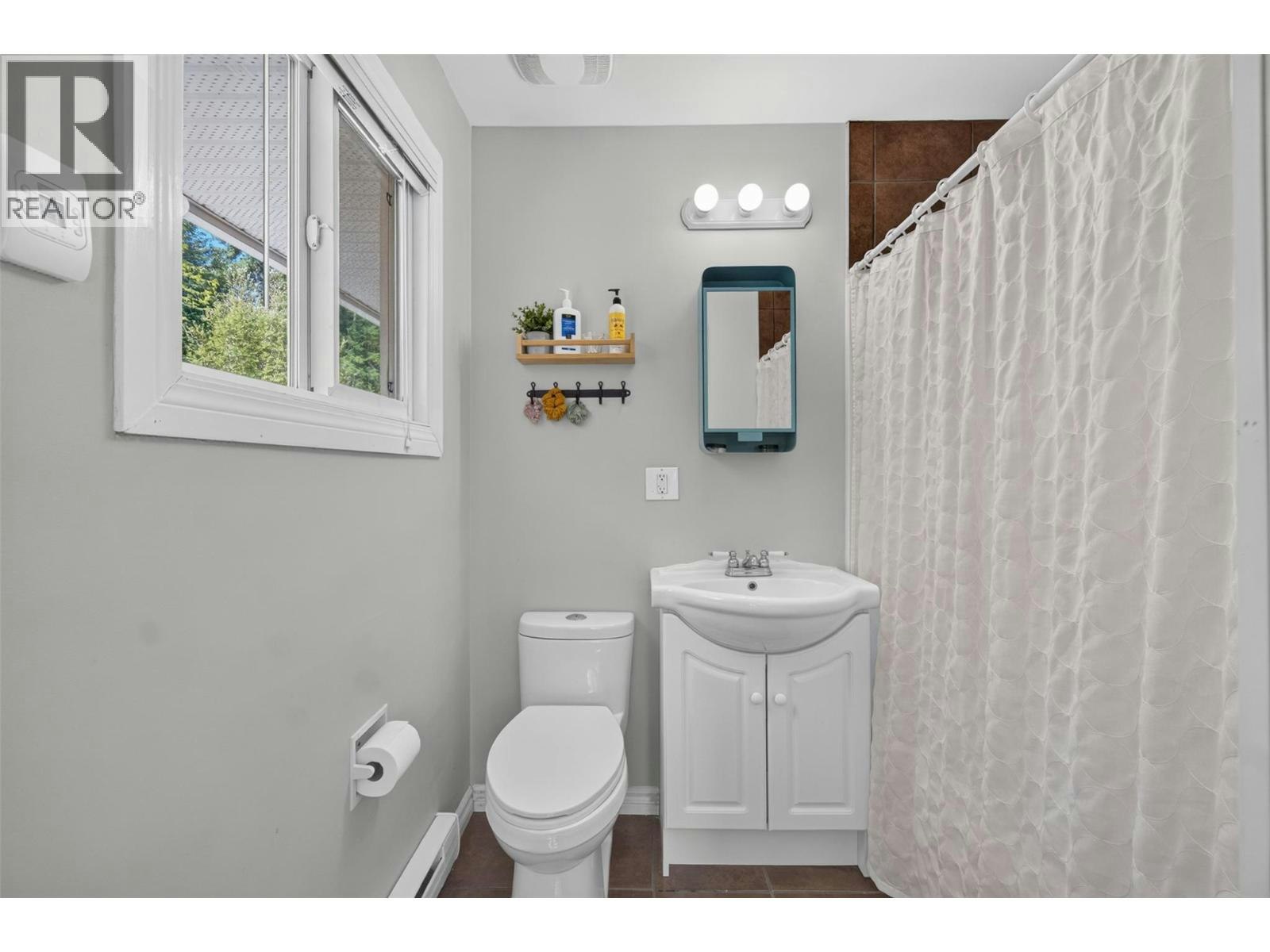 450 SW 20 Avenue, Salmon Arm, BC, V1E 1T6 - 20