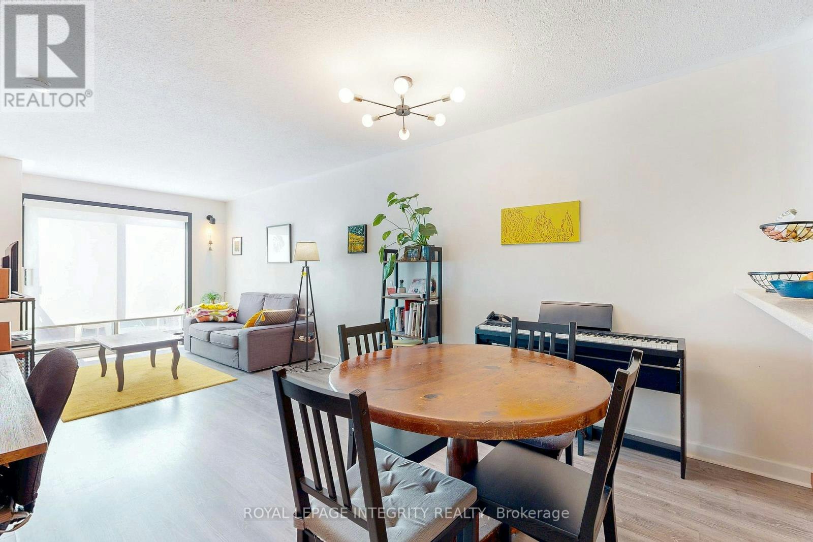203-138 Somerset Street, Ottawa, ON, K2P 0A3 - 11