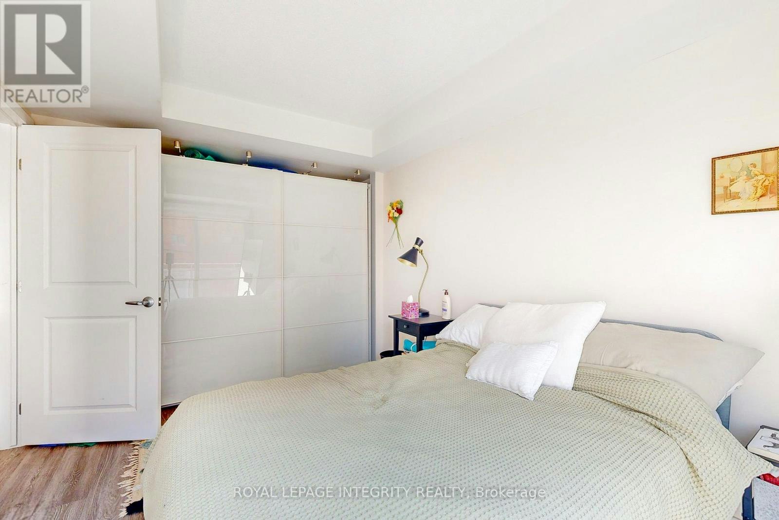 203-138 Somerset Street, Ottawa, ON, K2P 0A3 - 18