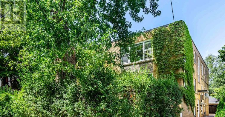 1-76 Walmsley Boulevard, Toronto, ON, M4V 1X6