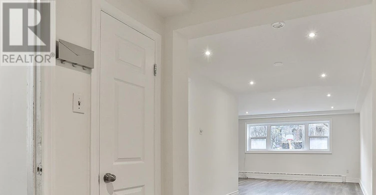 1-76 Walmsley Boulevard, Toronto, ON, M4V 1X6 - 2
