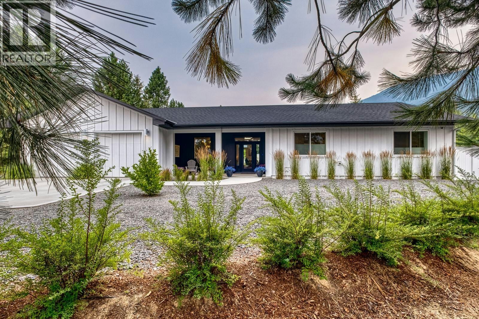 1217 Mcphee Road, Castlegar, BC, V1N 4L8