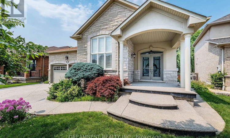 1515 Stewart Crescent