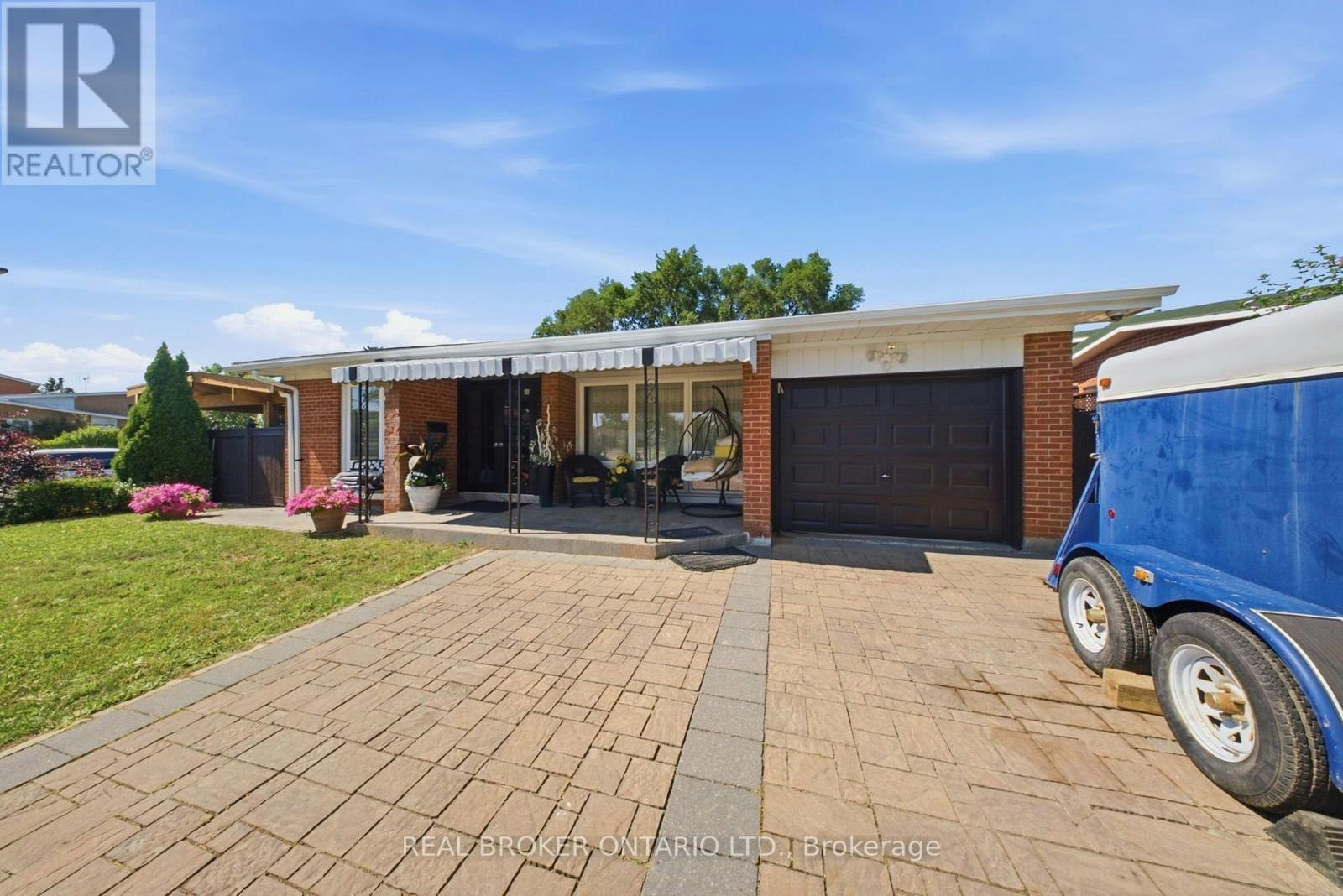 21 Kendleton Drive, Toronto, ON, M9V 1T9