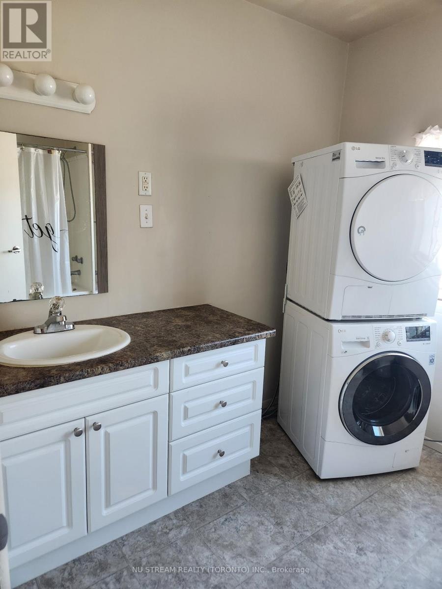 UPPER-5696 Buchanan Avenue, Niagara Falls, ON, L2G 3V1 - 2