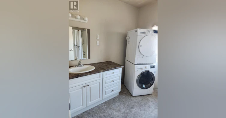 UPPER-5696 Buchanan Avenue, Niagara Falls, ON, L2G 3V1 - 2