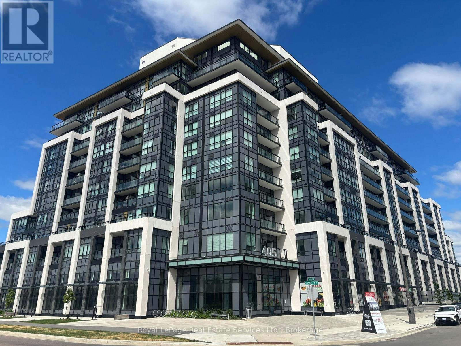 332-405 Dundas Street W, Oakville, ON, L6M 4M2