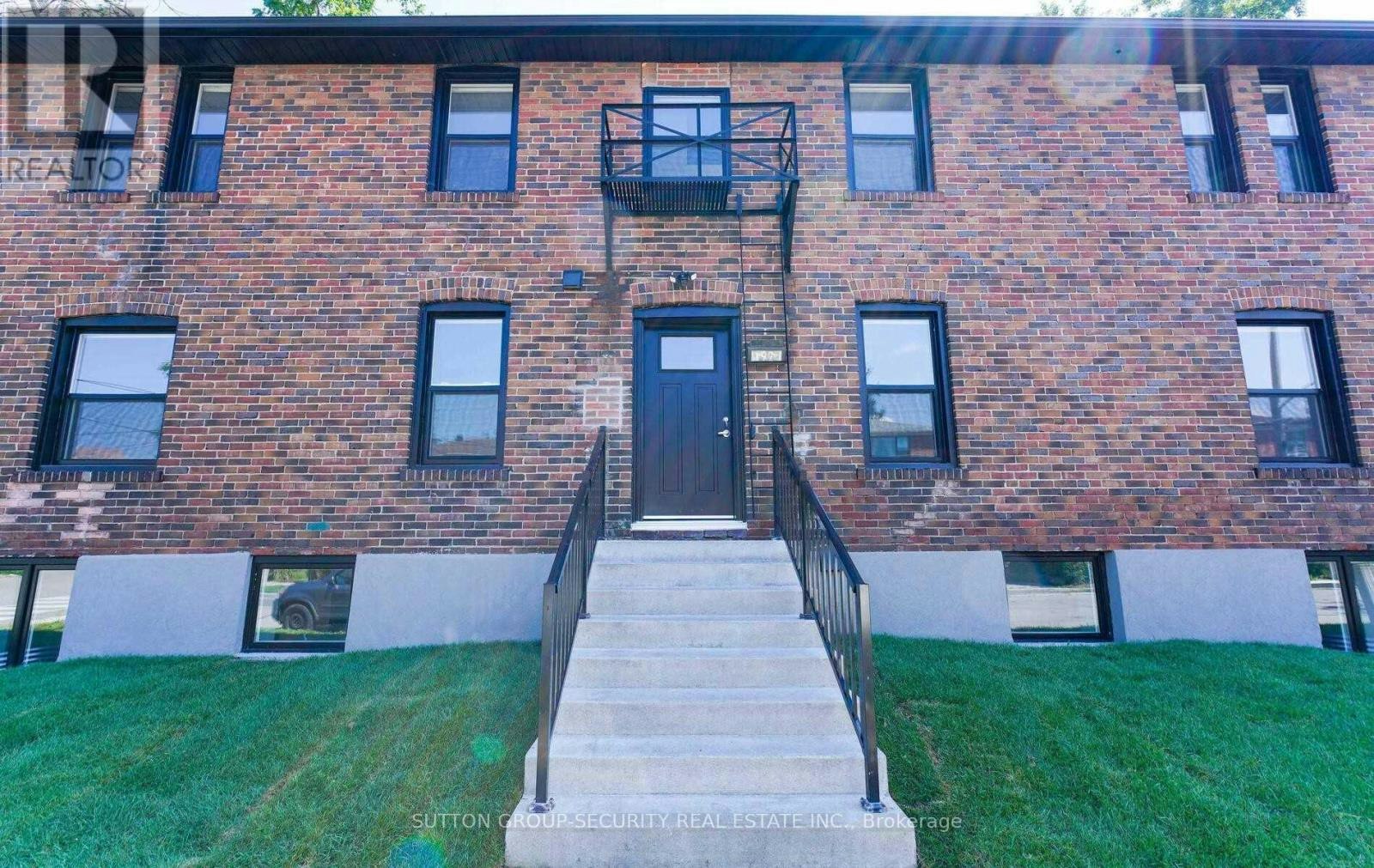 6-92 Twelfth Street, Toronto, ON, M8V 5H1