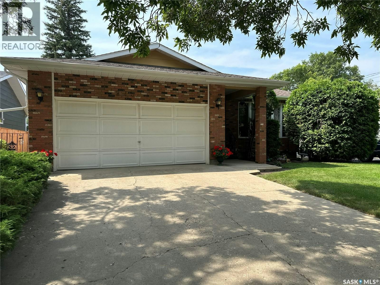 213 5th Street, Weyburn, SK, S4H 0Z4