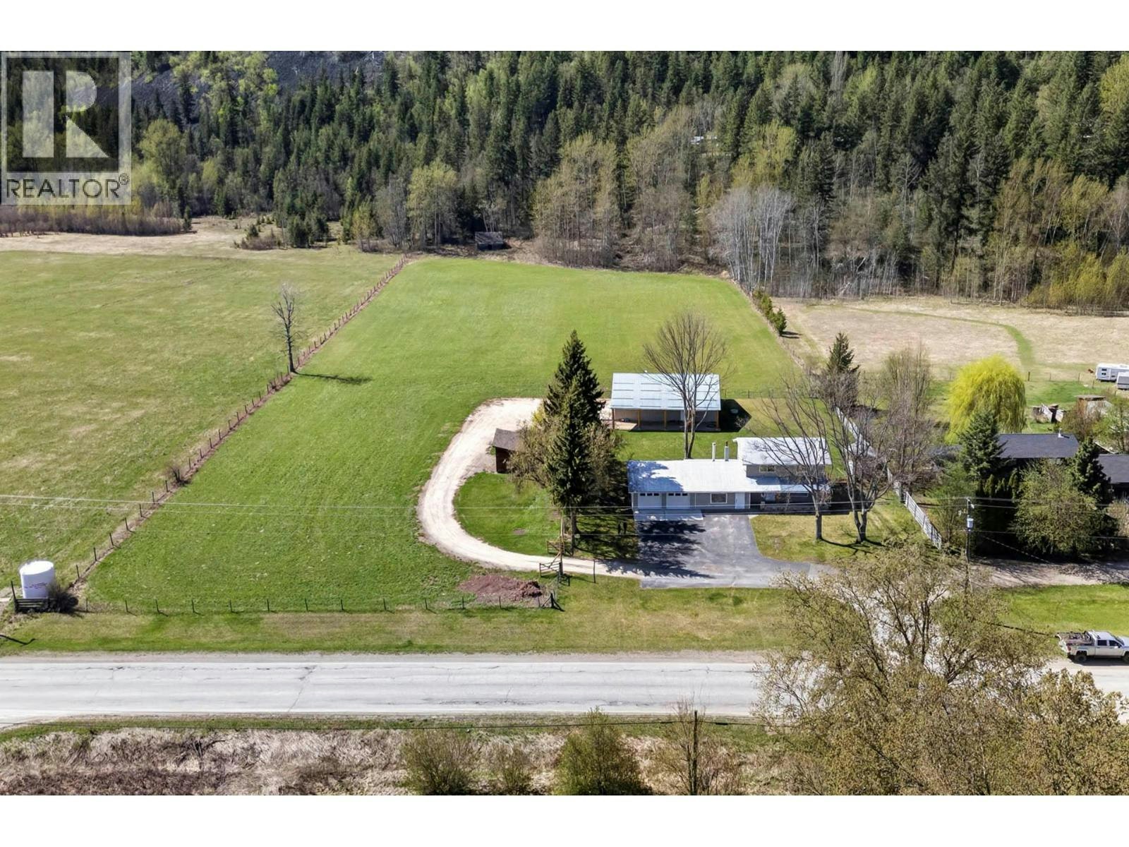 985 N Old Thompson Highway, Clearwater, BC, V0E 1N2