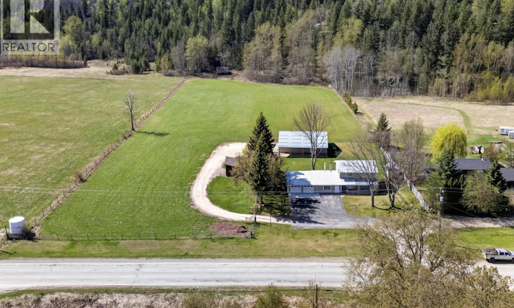 985 N Old Thompson Highway