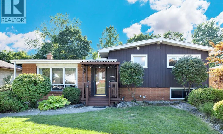 4025 Mount Royal