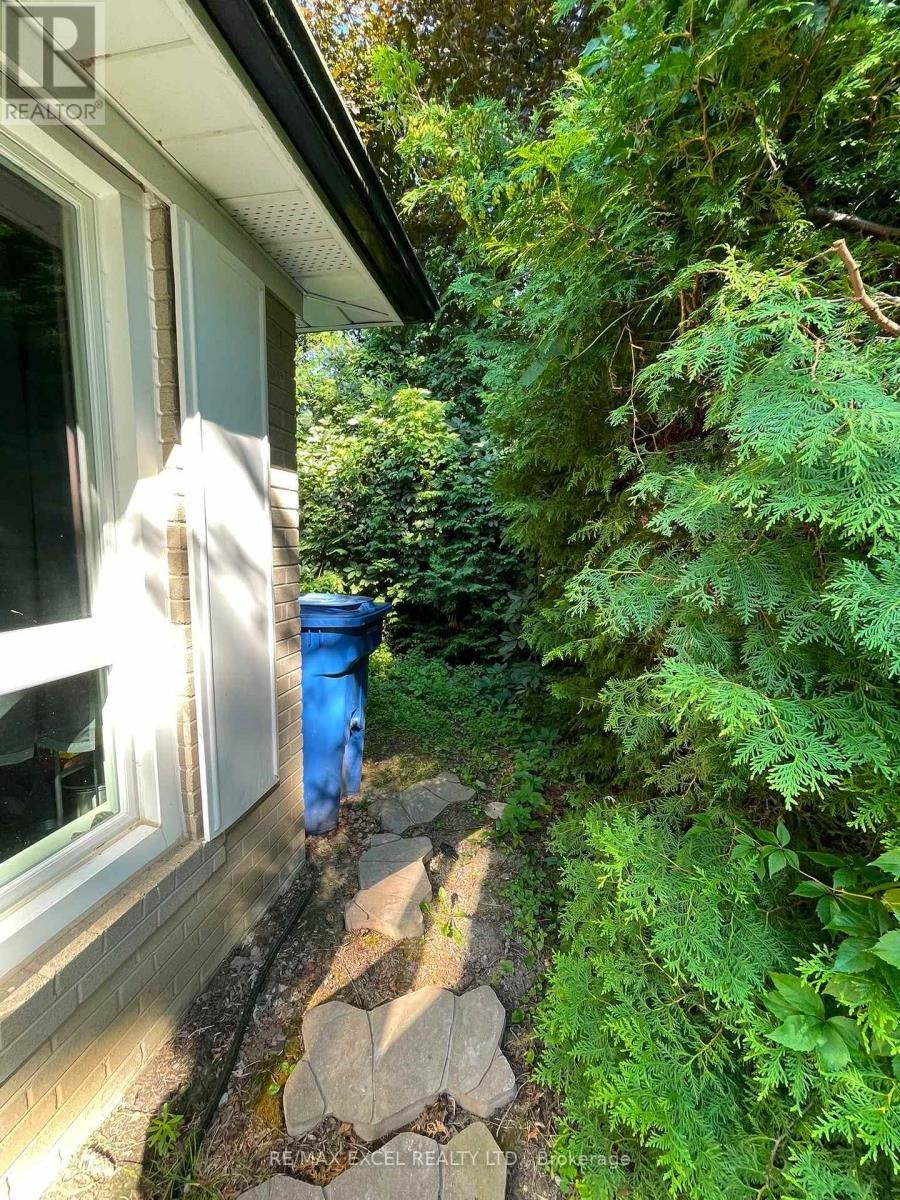 BASEMENT-23 Algonquin Crescent, Aurora, ON, L4G 3E6 - 3