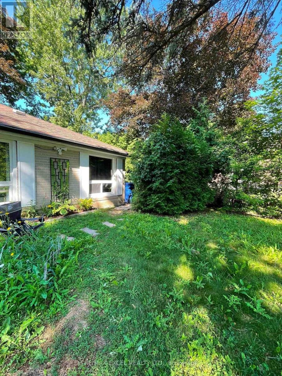 BASEMENT-23 Algonquin Crescent, Aurora, ON, L4G 3E6