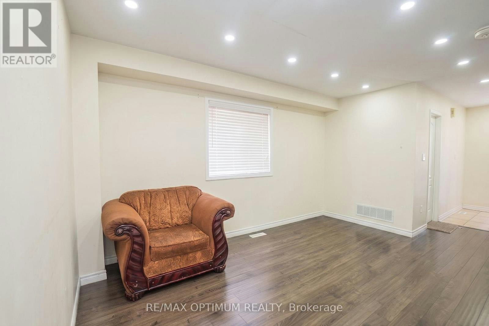 8 Topiary Lane, Brampton, ON, L7A 2K6 - 8