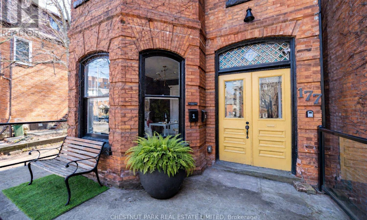 177 Charlton Avenue W