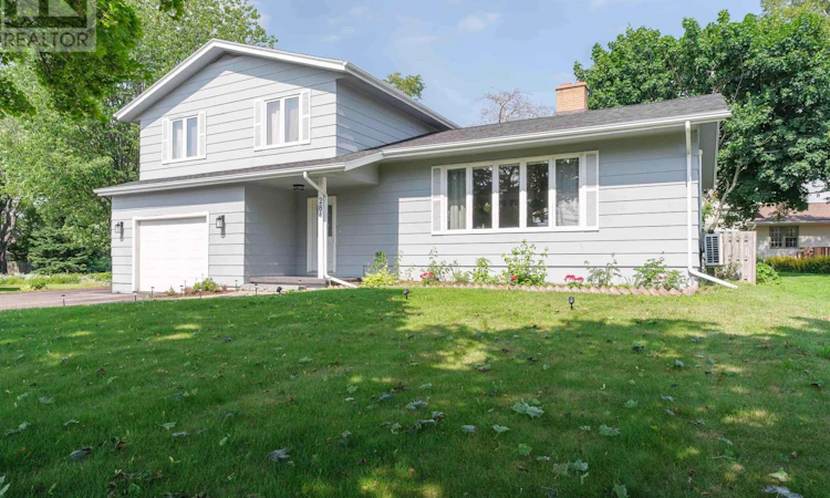 284 River Road North