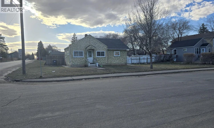 201 R Avenue N