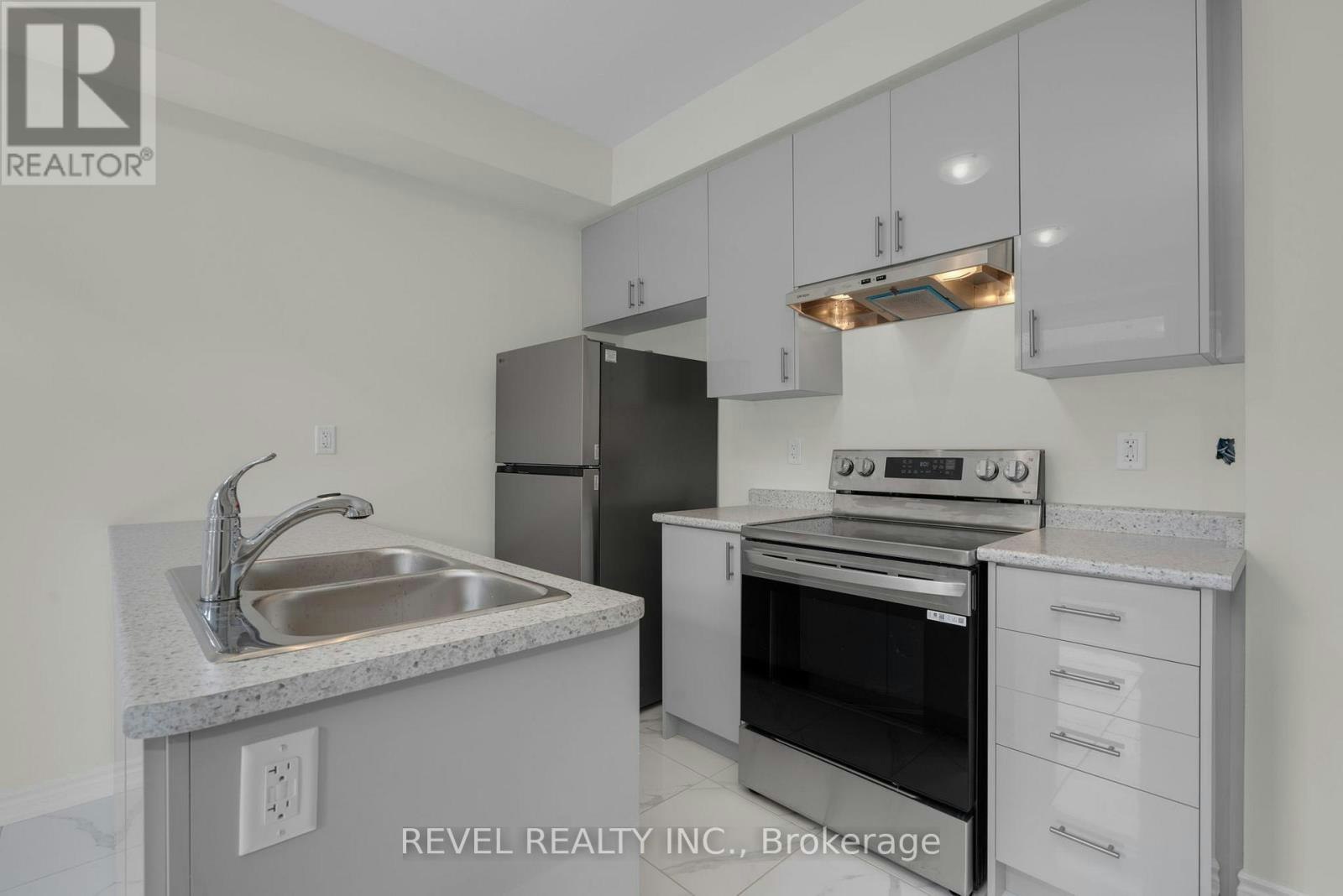 4 Rochester Drive, Barrie, ON, L9J 0J9 - 8