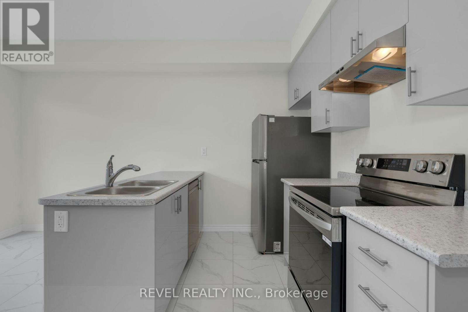 4 Rochester Drive, Barrie, ON, L9J 0J9 - 9