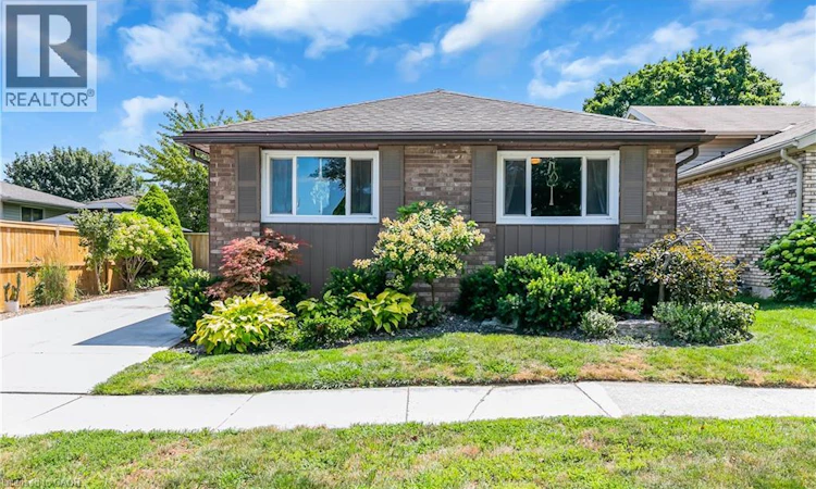 12 Earl Drive