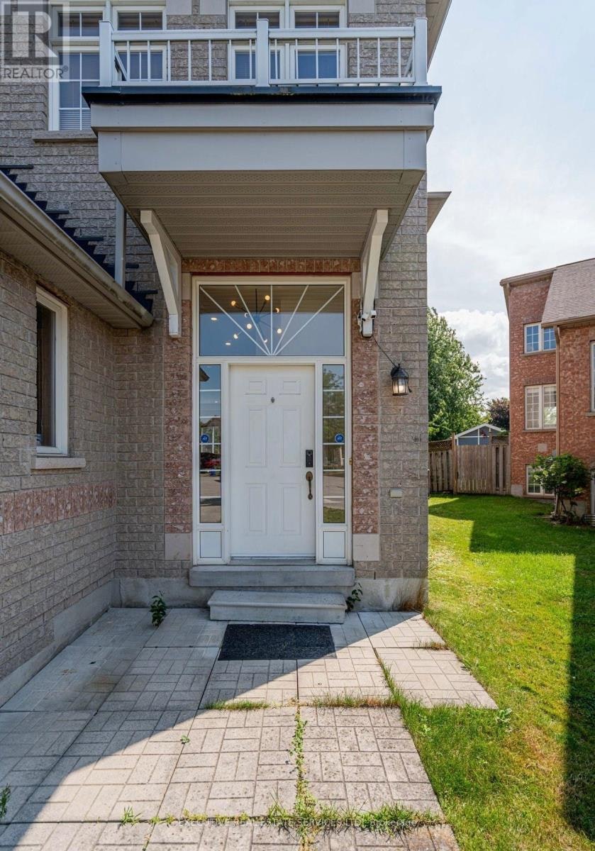 25 Dreamcrest Court, Whitby, ON, L1R 3P7 - 3