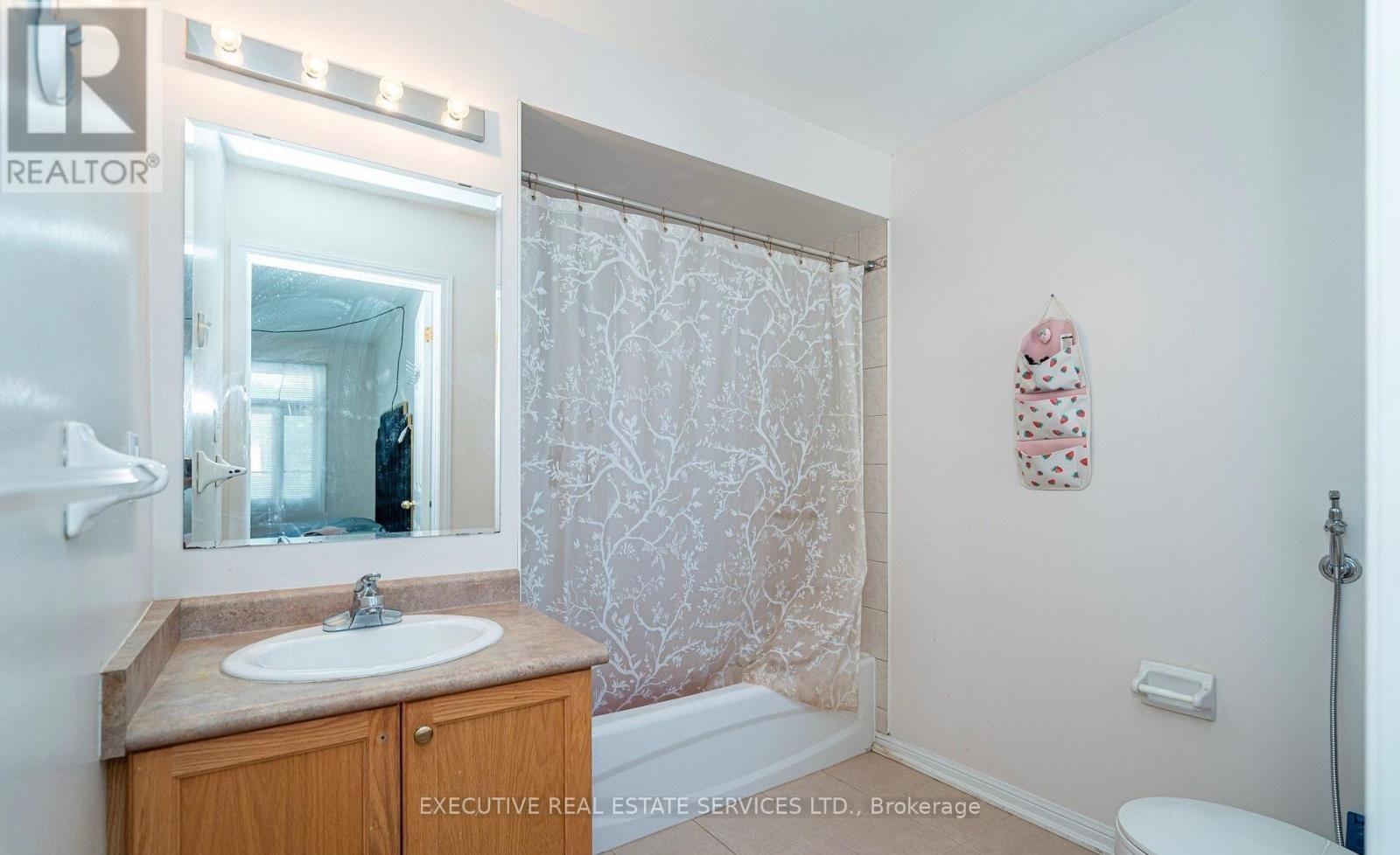 25 Dreamcrest Court, Whitby, ON, L1R 3P7 - 32