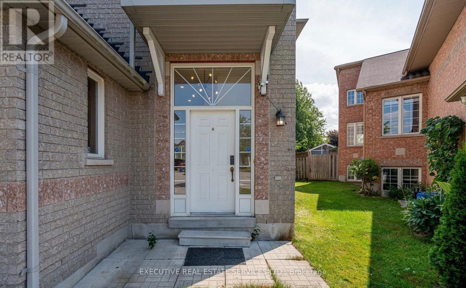 25 Dreamcrest Court, Whitby, ON, L1R 3P7 - 2