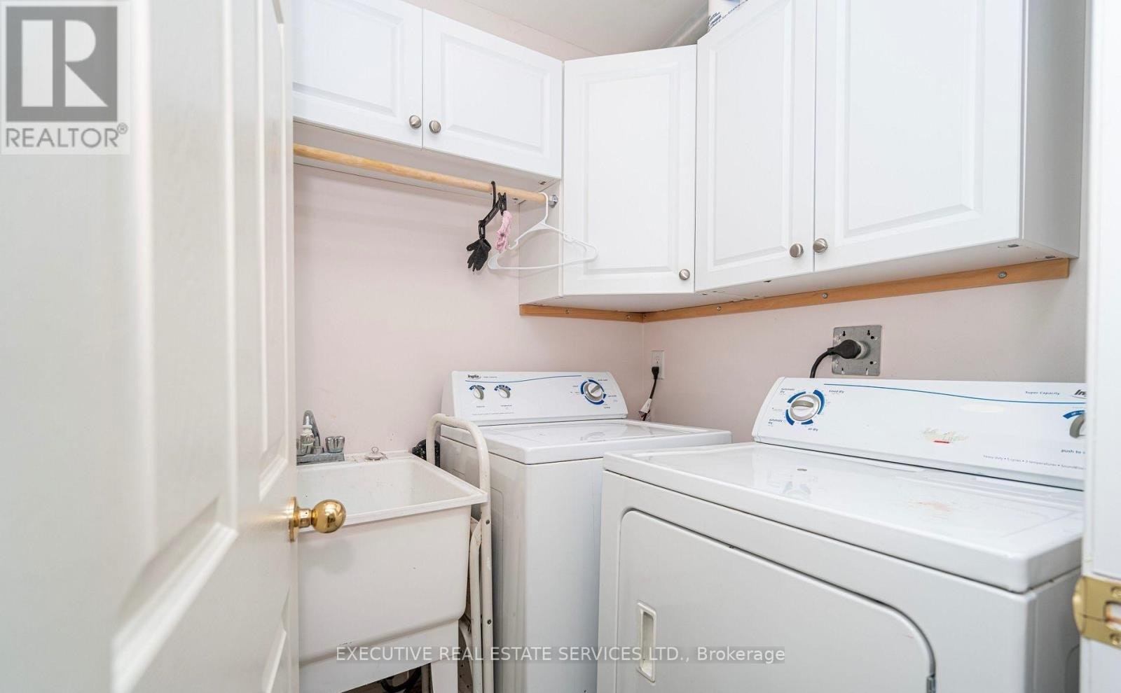 25 Dreamcrest Court, Whitby, ON, L1R 3P7 - 35