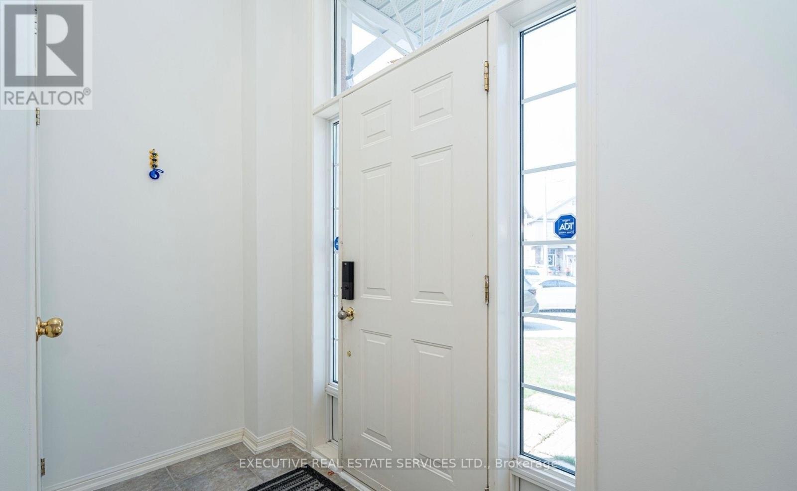 25 Dreamcrest Court, Whitby, ON, L1R 3P7 - 4