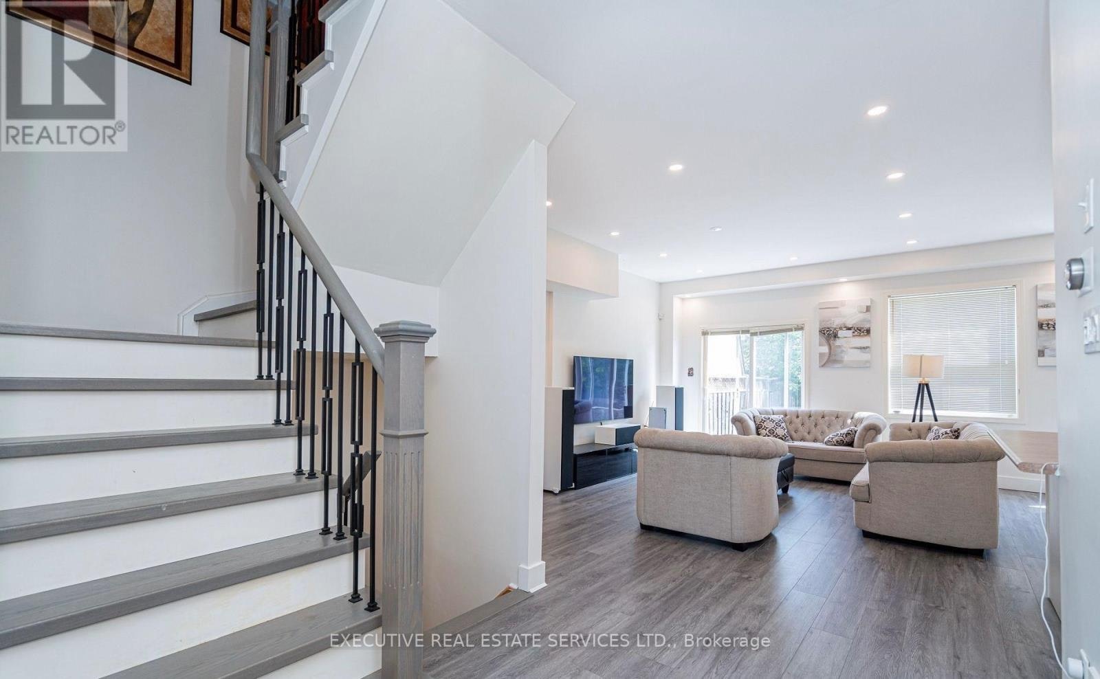 25 Dreamcrest Court, Whitby, ON, L1R 3P7 - 6