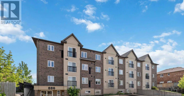 304-886 Golf Links Road, Hamilton, ON, L9K 1J8