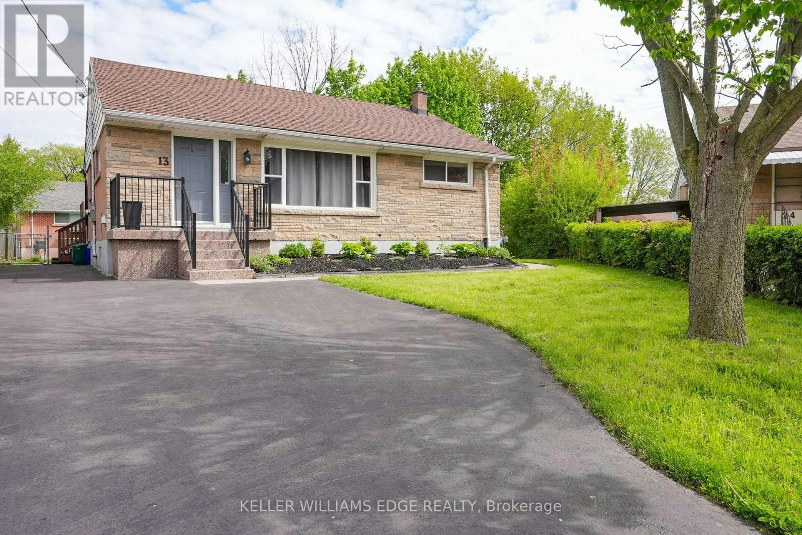LOWER-13 Beaucourt Place, Hamilton, ON, L8S 2P8 - 2