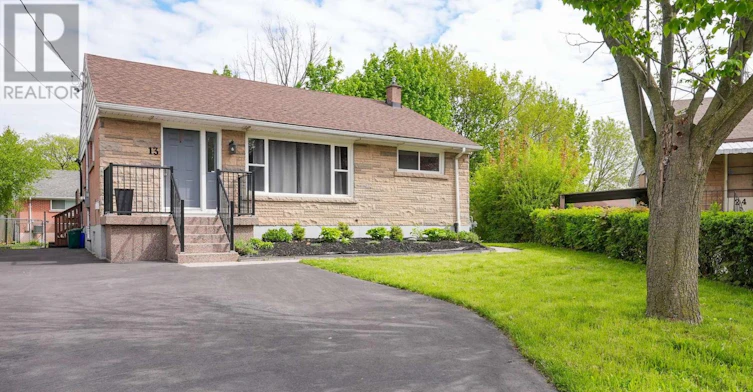 LOWER-13 Beaucourt Place, Hamilton, ON, L8S 2P8 - 2