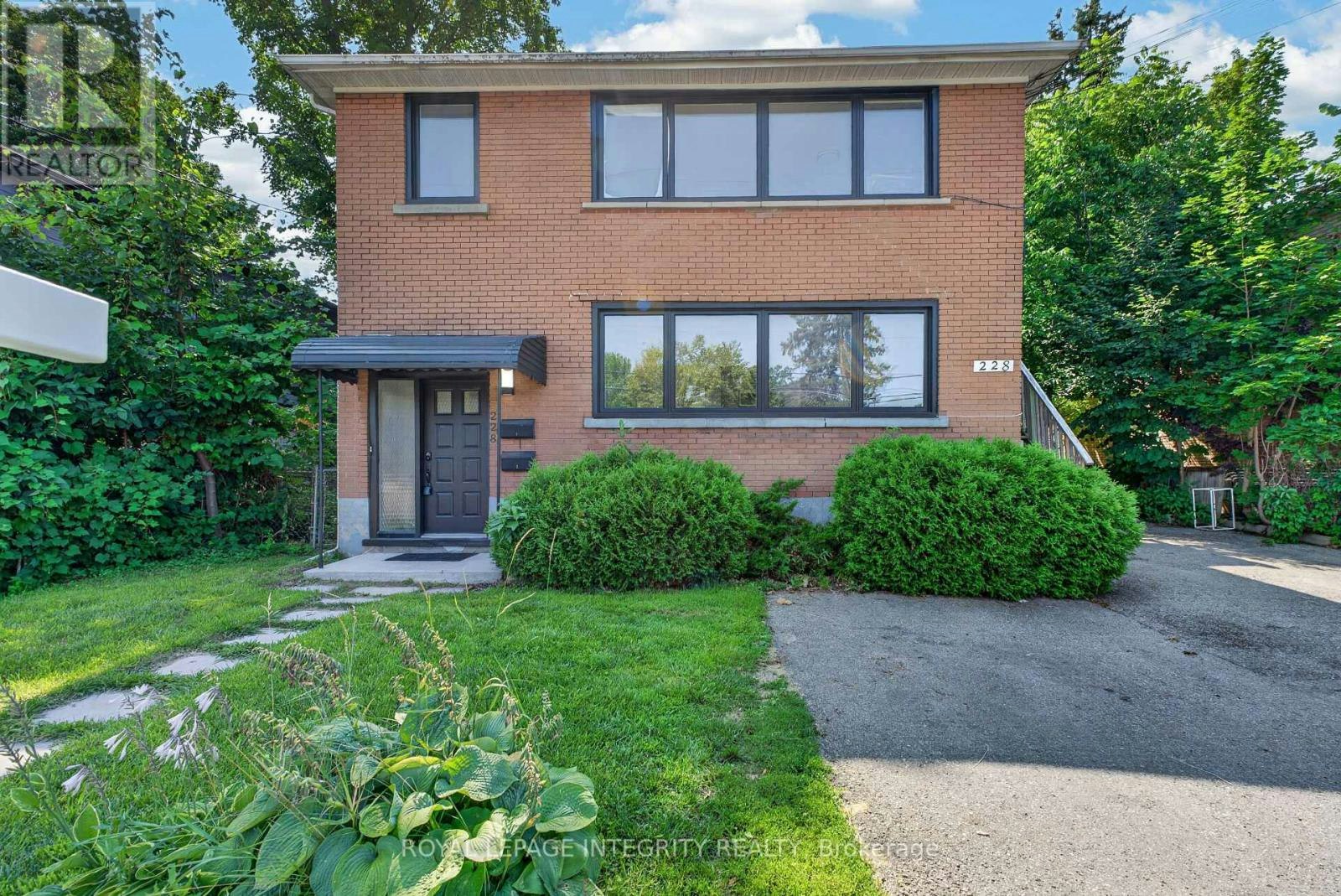 228 Woodroffe Avenue, Ottawa, ON, K2A 3V4