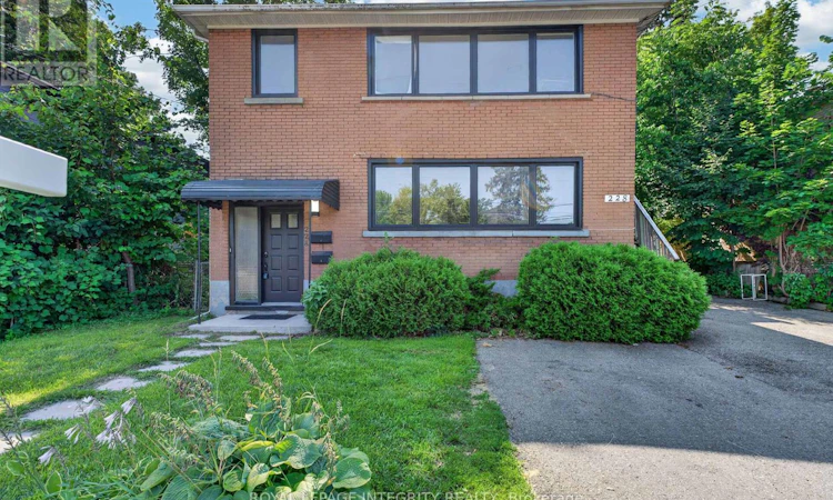 228 Woodroffe Avenue
