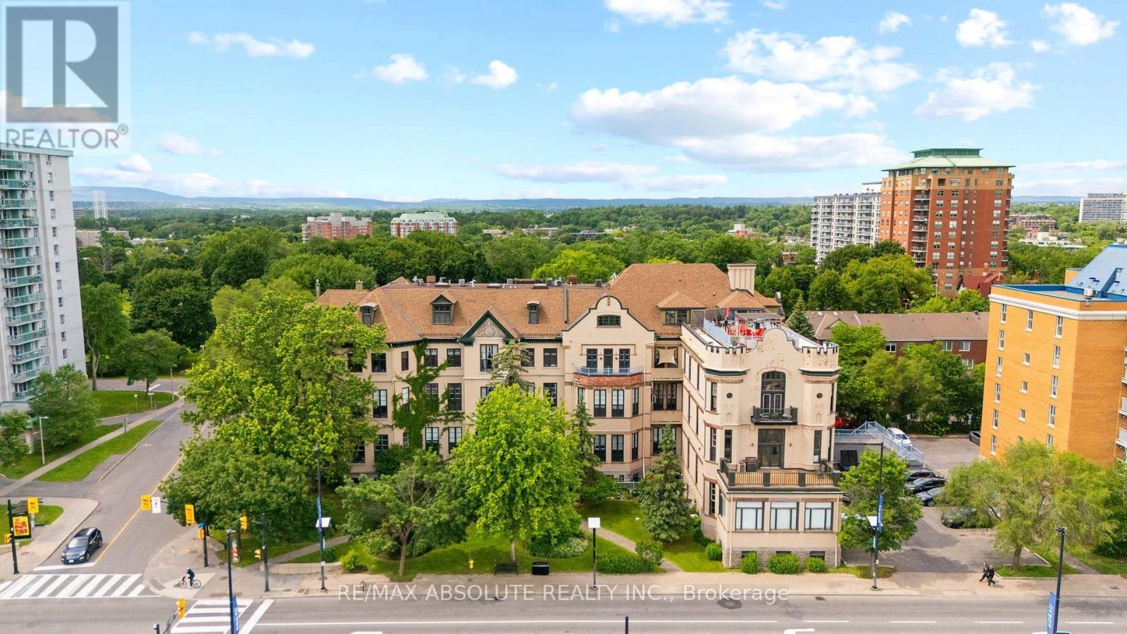 404-589 Rideau Street, Ottawa, ON, K1N 6A1