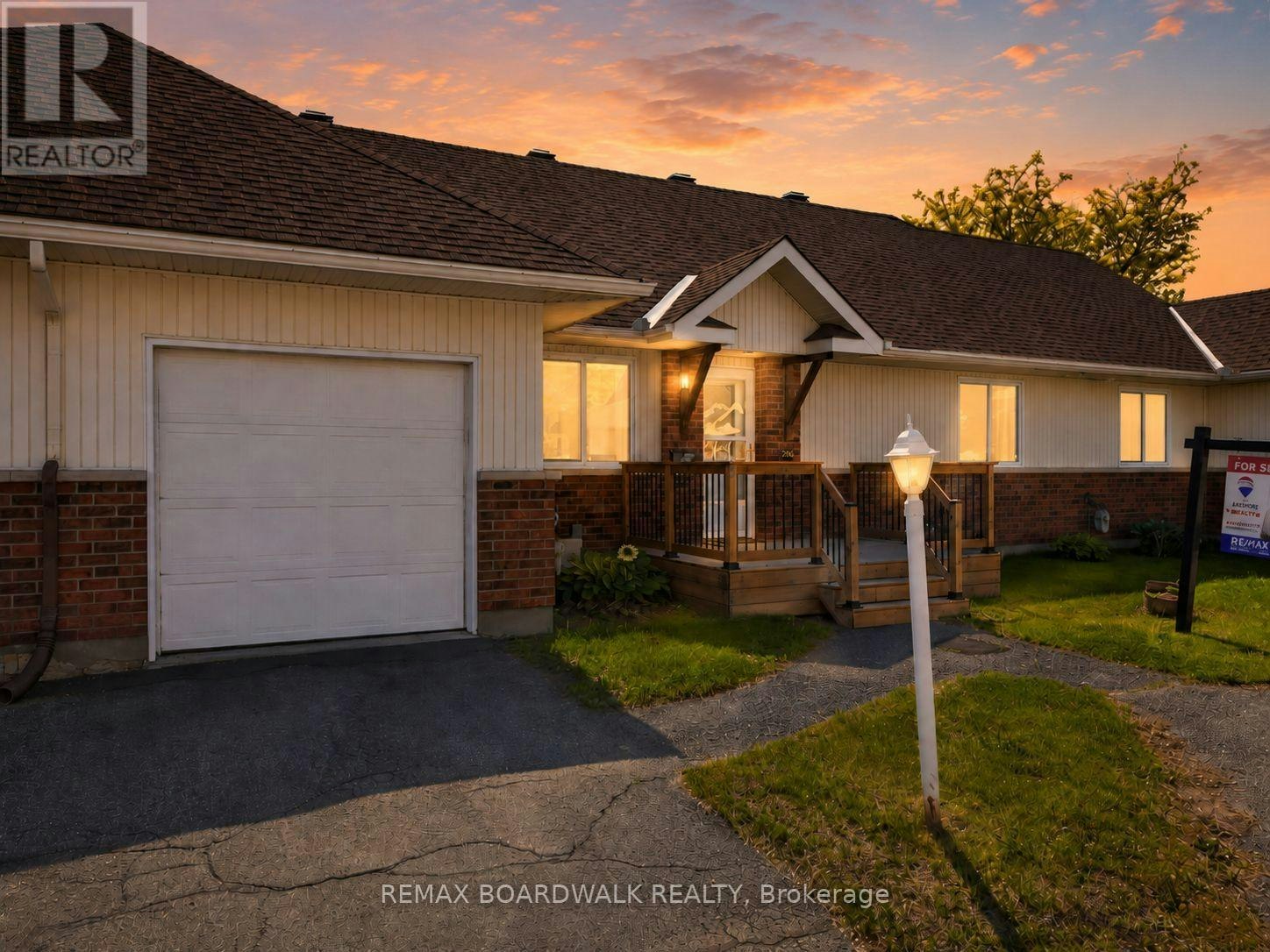 206 Oak Leaf Private, Ottawa, ON, K0A 2Z0