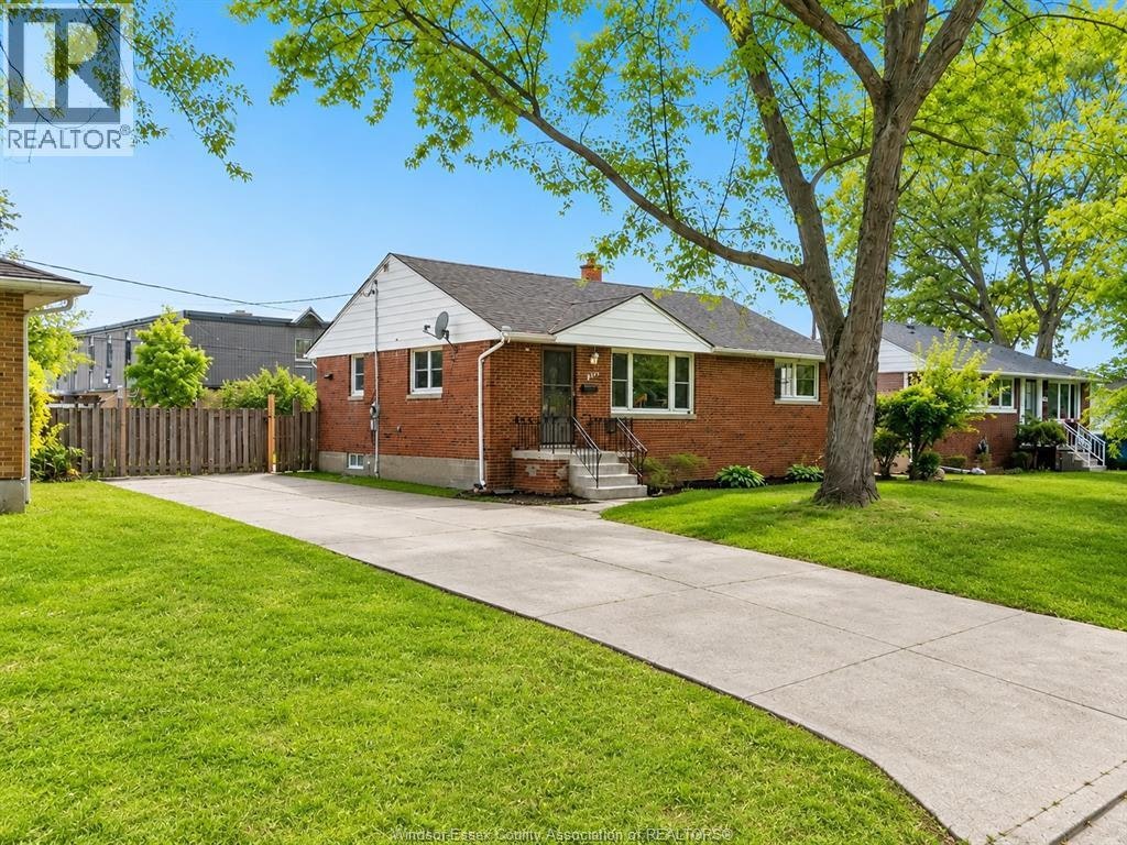 3621 Mckay Avenue, Windsor, ON, N9E 2S3 - 2